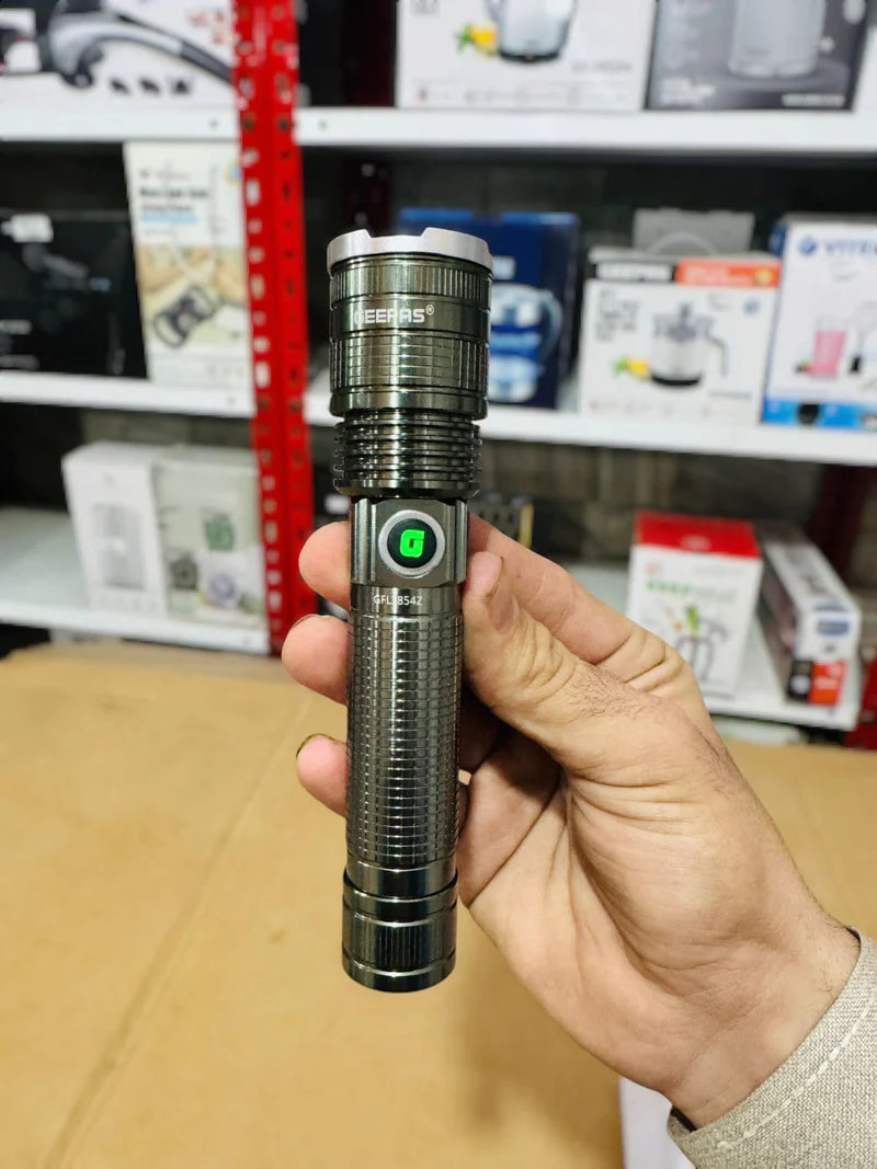 Geepas Zoomable LED Flashlight-3854