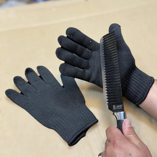 Cutting Proof Gloves for Safe Handling of Sharp Objects and Enhanced Hand Protection in Workspaces